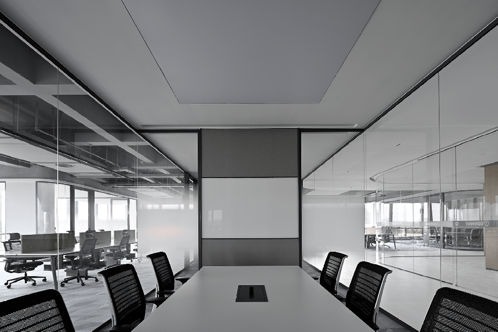 郑州办公室装修中常用的玻璃隔断的形式 郑州办公室装修中常用的玻璃隔断的形式