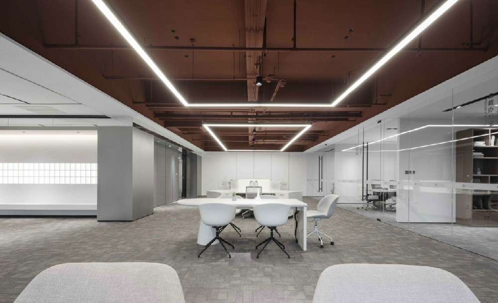 办公室装修隔断的两种形式 办公室装修隔断的两种形式