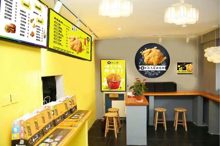 郑州鸡排店装修秘籍:打造街区亮点的5大策略 郑州鸡排店装修秘籍:打造街区亮点的5大策略