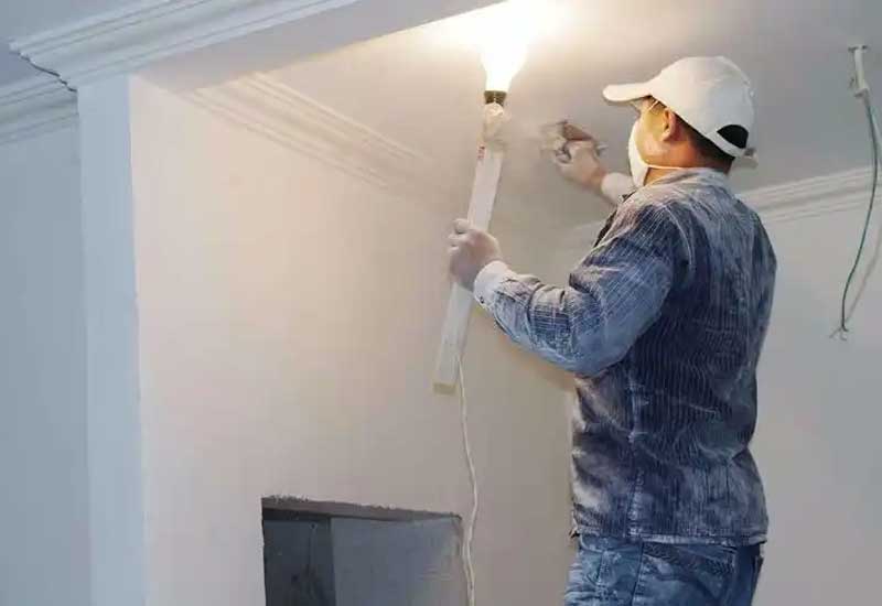 郑州旧房翻新材料：老房墙面的底漆涂刷工具