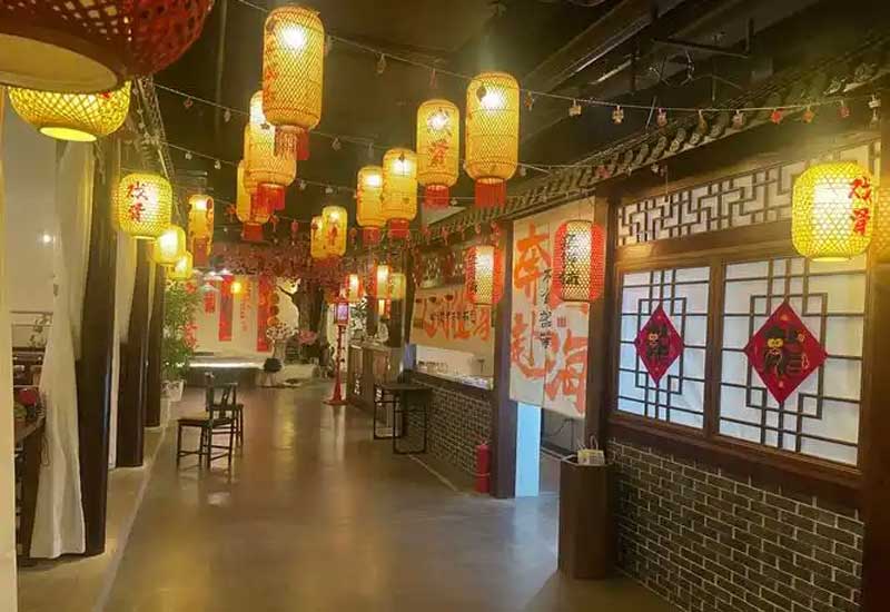 郑州剧本杀店装修设计：场景搭建材料选择与隔音处理要点