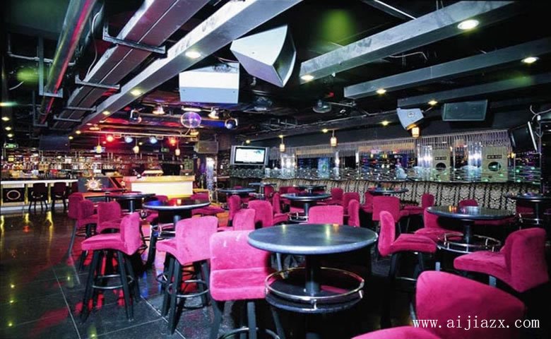 梦幻迷人的酒吧走道装修效果图